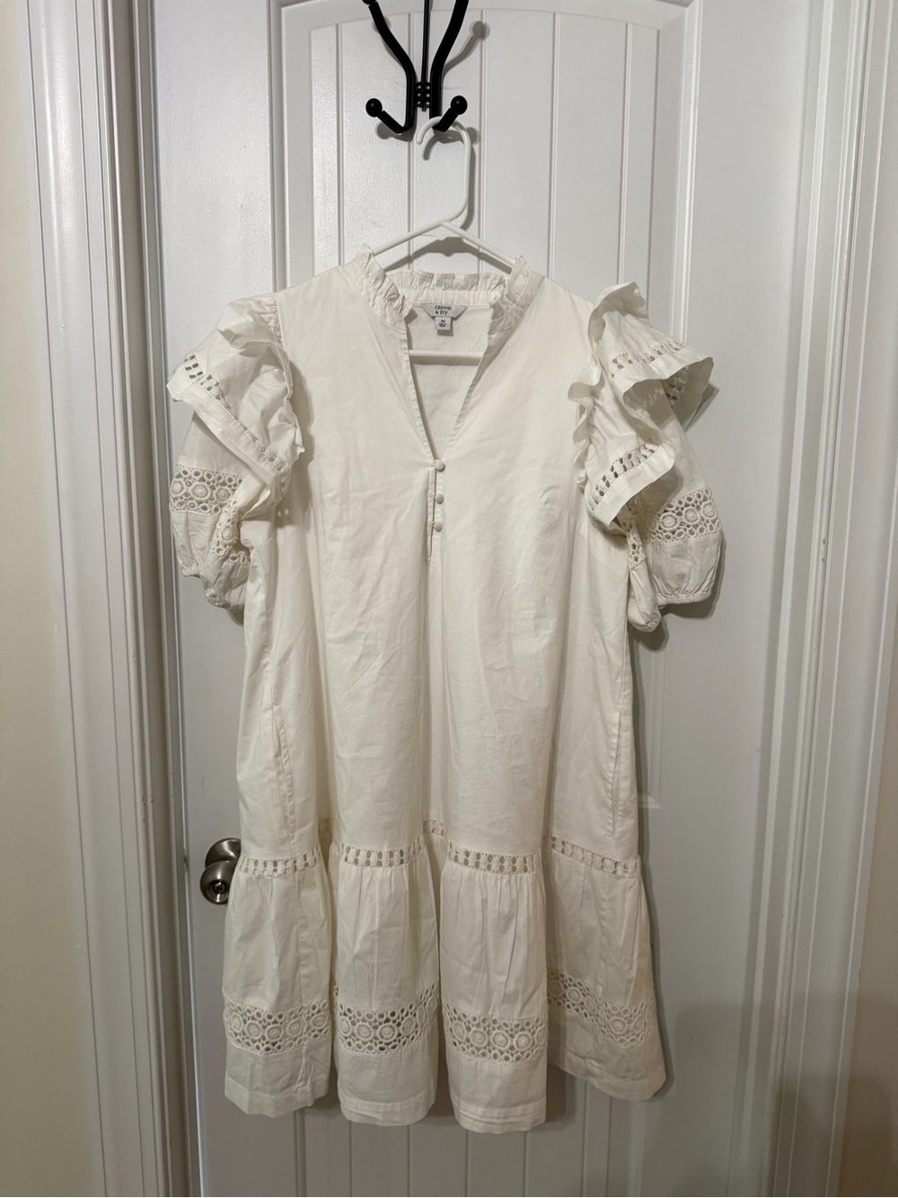 crown & ivy Cream Eyelet Ruffle Sleeve Dress